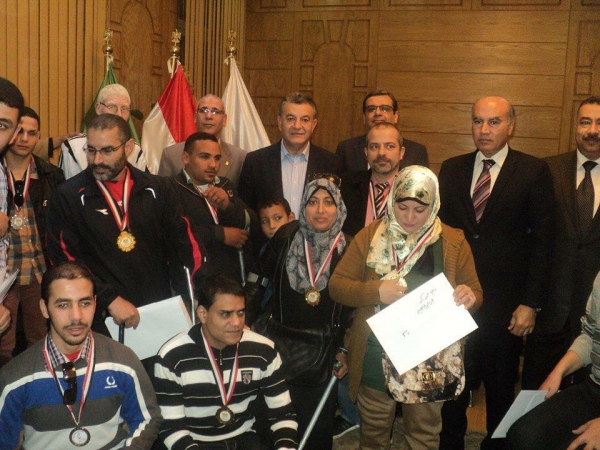 تكريم فريق الجامعة لذوي الاحتياجات الخاصة لحصوله على المركز الأول على مستوي الجامعات المصرية في الأنشطة الرياضية