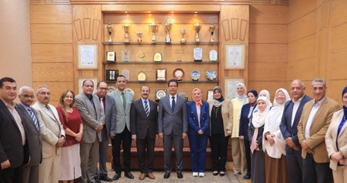 تقديرا لجهودهم المبذولة : تكريم أعضاء مجلس خدمة المجتمع وتنمية البيئة بجامعة بنها