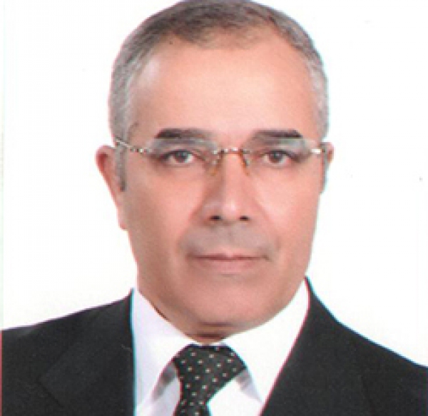 الدكتور جمال إسماعيل نائب رئيس الجامعة يتفقد أخر أعمال التطوير بالكلية