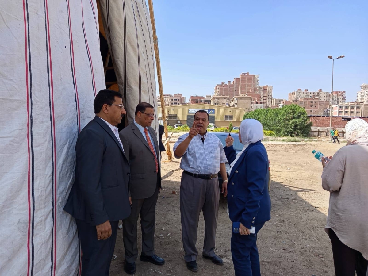 نائب رئيس الجامعة تتفقد إجراءات الاستعداد لإختبارات الفصل الدراسي الثاني بالكلية