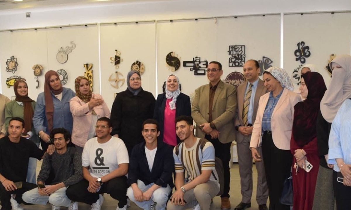 افتتاح معرض توظيف تكنولوجيا الليزر في إعداد النماذج التجريبية والعينة الأولي
