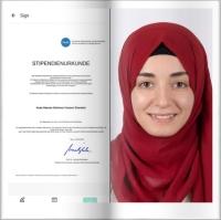 تهنئة للطالبة إسراء حسن سليمان دويدار المستوى الثالث شعبة اللغة الالمانية